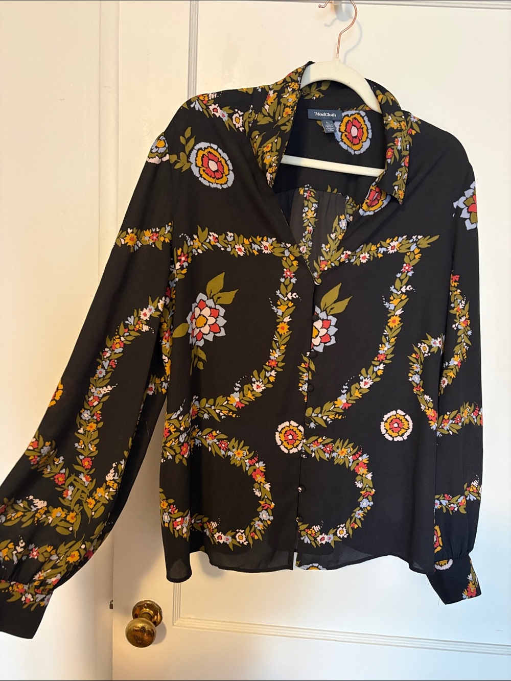 Modcloth Black Floral Wreath Button-Front Blouse - Picture 2 of 4